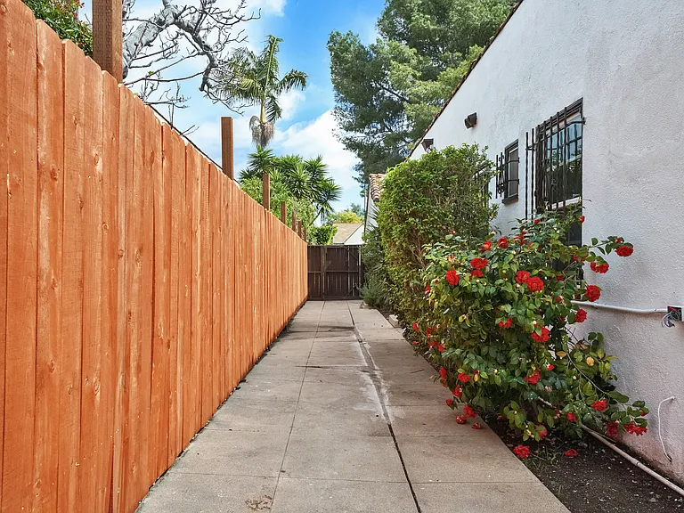 815 N Curson Ave — Photo 41
