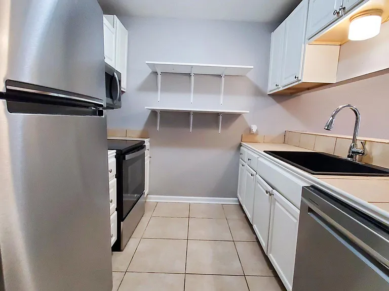 1721 Ryder Dr #6 — Photo 2