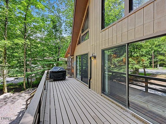 5th image of 8 Deerfield Ct