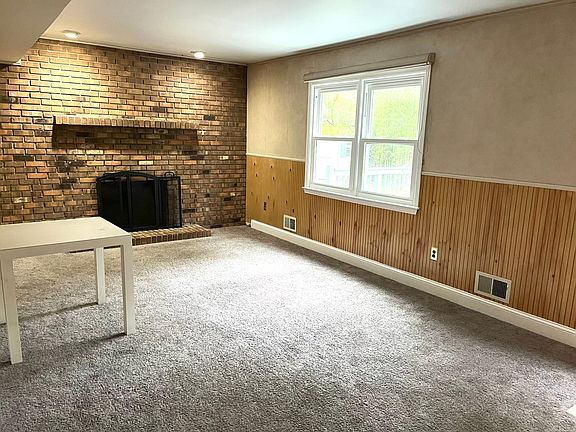 4th image of 498 Hemlock Hill Dr