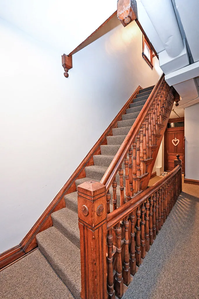 Cozy 1-Bedroom Apartment in Cincinnati's 45206 Neighborhood — Photo 3