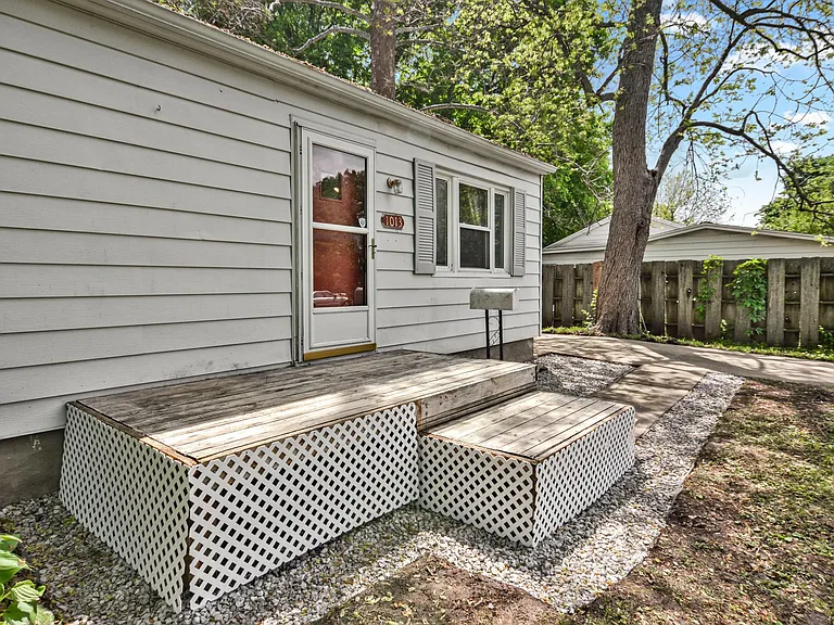 1013 W Columbia Ave — Photo 1
