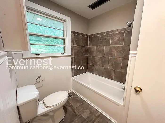 4908 Briarwood Dr — Photo 11