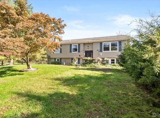 24 Henderson Rd, Kendall Park, NJ 08824