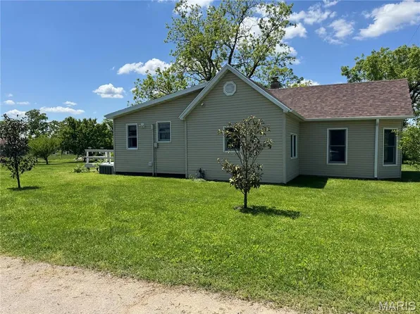 24320 Innsbruck Rd, Lebanon, MO 65536