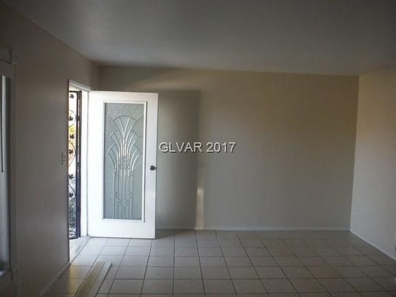 3rd image of 4549 Oakdale Ave