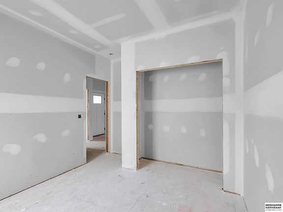 4th image of 18418 Palisades Dr