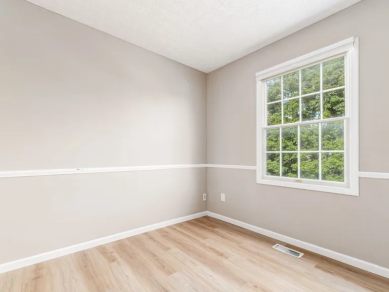 8446-1 Olenbrook Dr — Photo 24