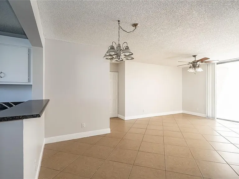 5701 Riverside Dr #106B6 — Photo 1