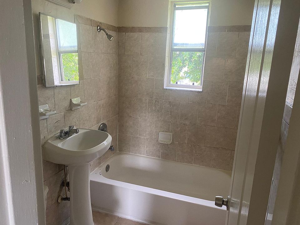 2nd image of 1450 NW 1st Ave APT 10