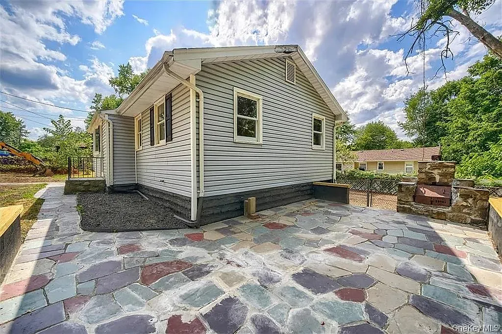 4 Revere Rd — Photo 2