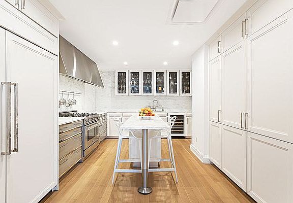 3rd image of 200 E 79th St APT 12B