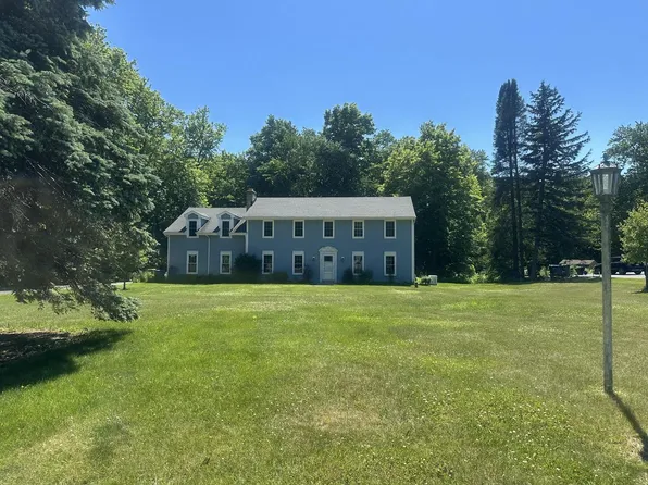 6735 Kingswood DRIVE, Cedarburg, WI 53012