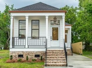 937 11th St, Gretna, LA 70053