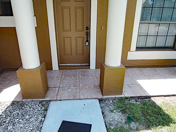 2nd image of 1102 SW Broadview St