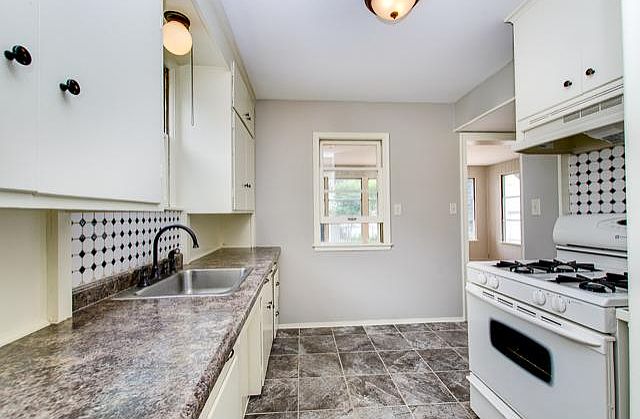 1st image of 704 Parkway Dr