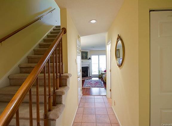 3rd image of 845 Coventry Ln