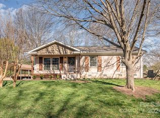 7101 Woodstream Dr, Charlotte, NC 28210