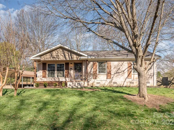 7101 Woodstream Dr, Charlotte, NC 28210