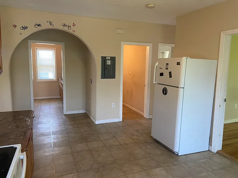 2 Euclid Ave #1 — Photo 4