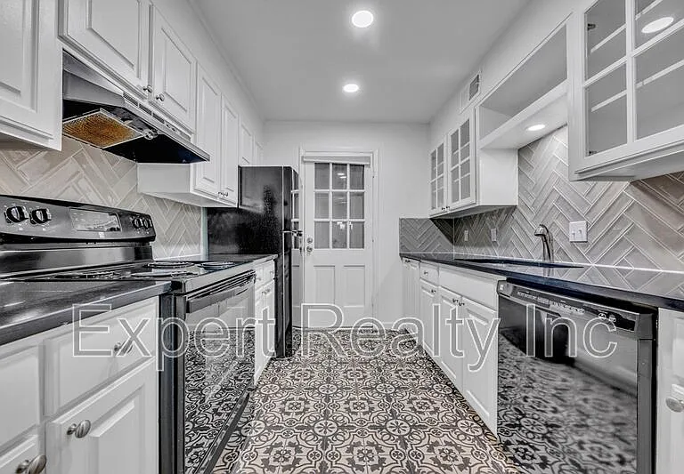 2076 Montreat Cir — Photo 5