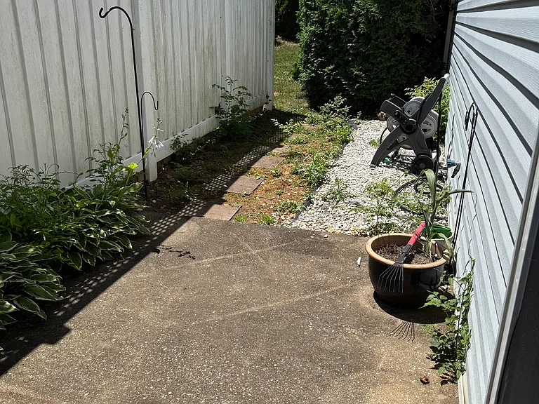 811 N Walnut St — Photo 2