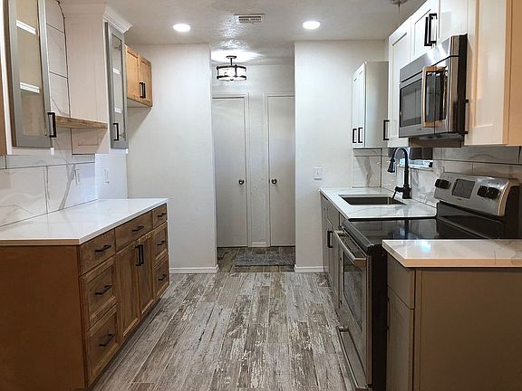 5th image of 14315 NE 4th St