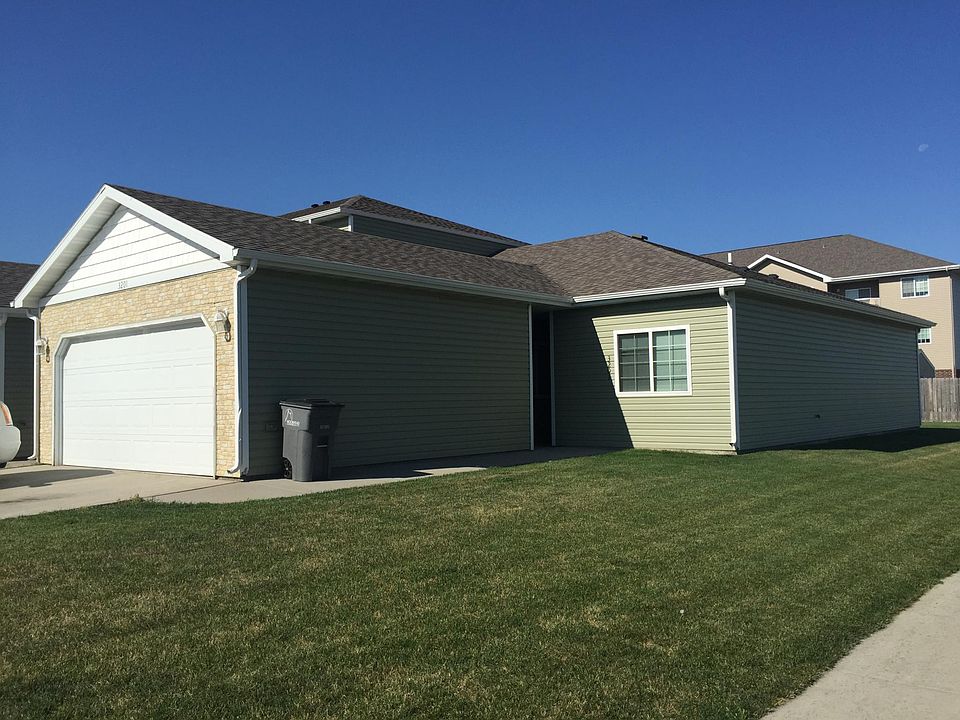 Corner townhouse!
