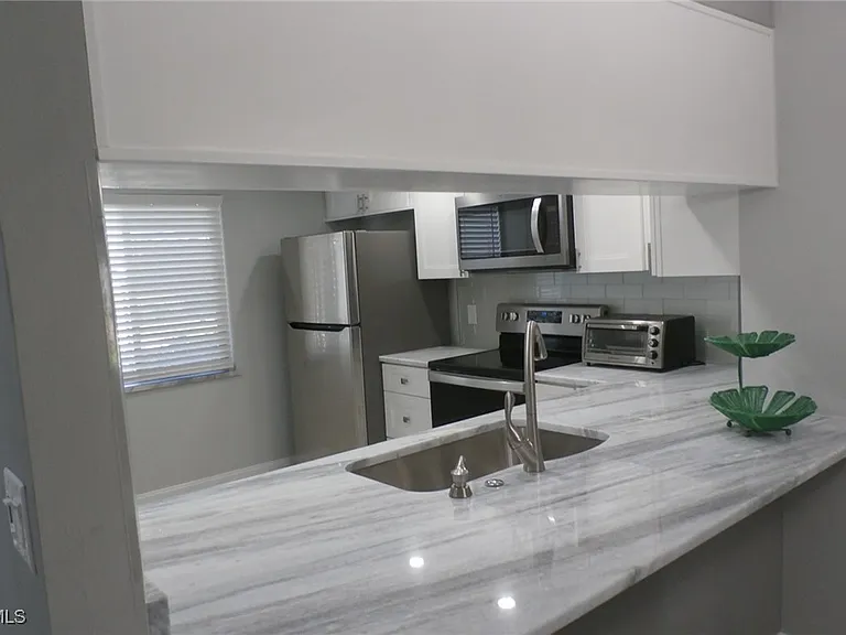 11110 Caravel Cir #101 — Photo 8