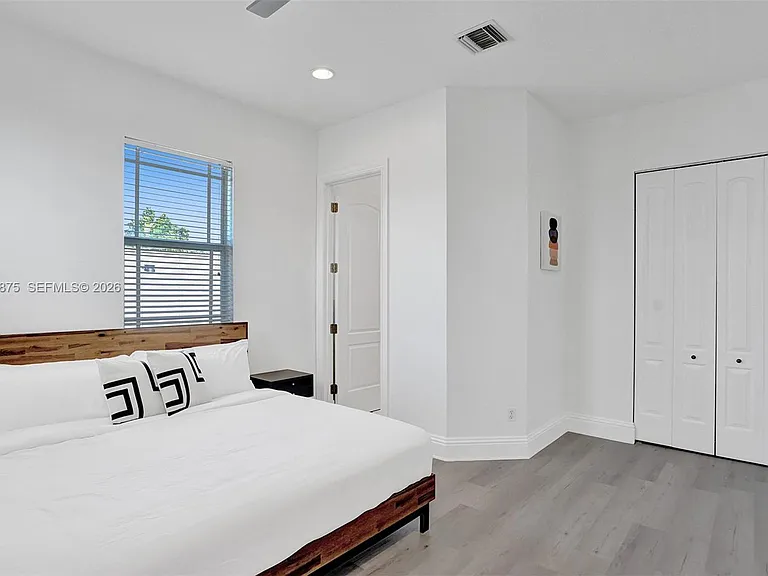 1207 SW 21st St — Photo 34