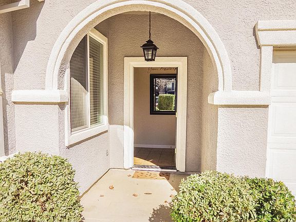 2nd image of 1693 Dunsmuir Way