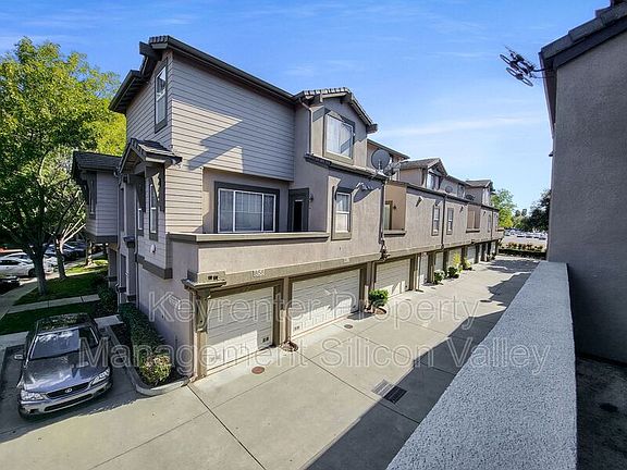 4th image of 860 Towne Dr
