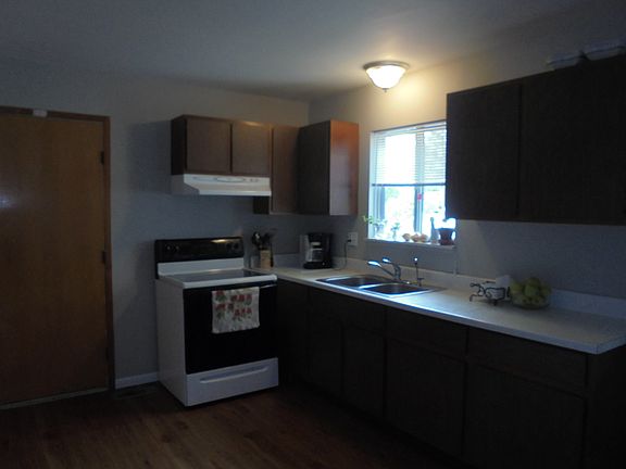 2nd image of 192 Park Ave