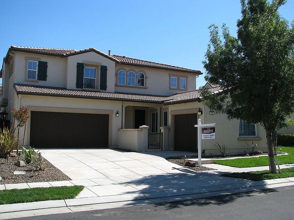 1st image of 734 S Comunidad St