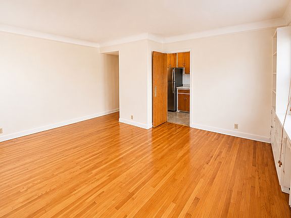 4th image of 555 Cleveland Ave S #70269efdb