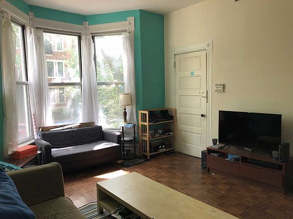 3rd image of 2738 N Wilton Ave #1
