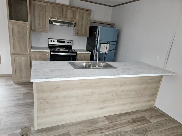 1105 Alco Cir, Fayetteville, NC 28311