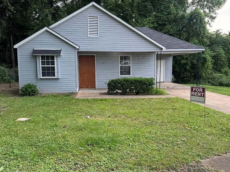 2835 Wingate St — Photo 3
