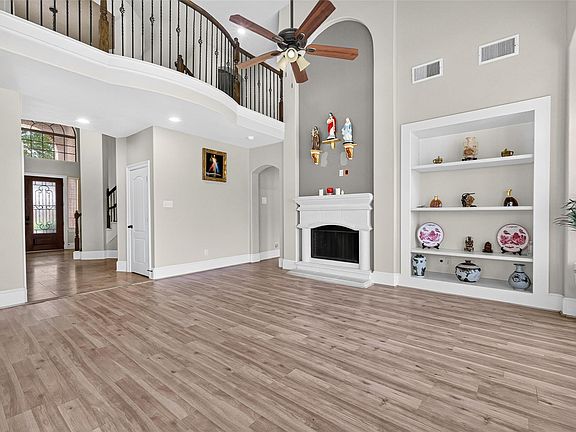 5th image of 9439 Emerald Lakes Dr