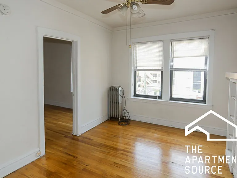 2612 W Gunnison St #3R — Photo 4