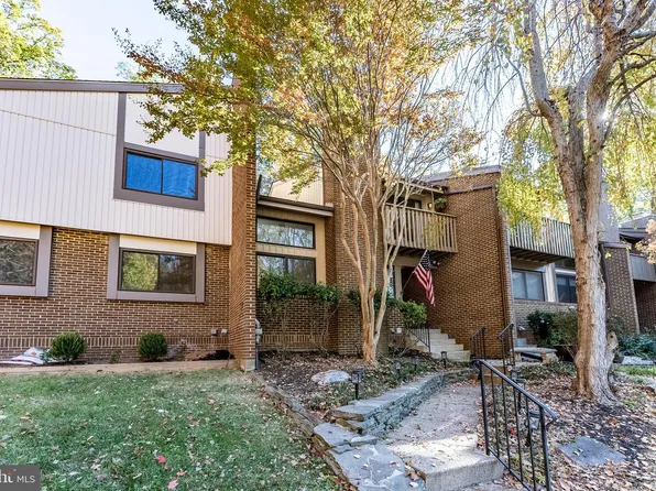 2045 Winged Foot Ct, Reston, VA 20191