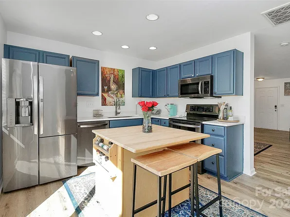 735 Rock Lake Gln, Fort Mill, SC 29715