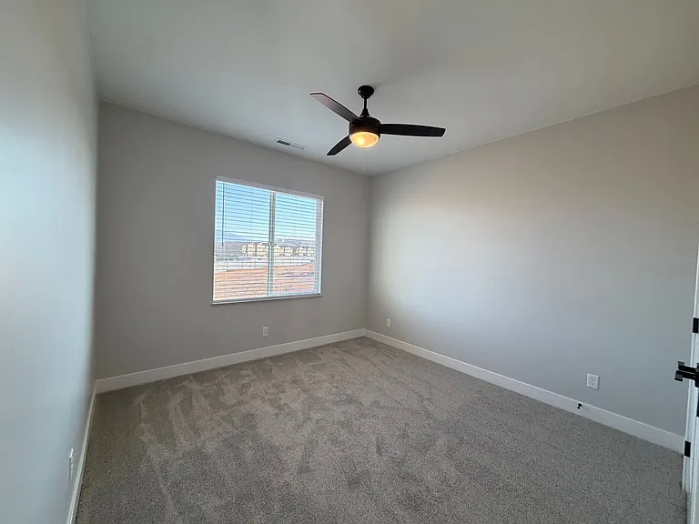 608 E Hemsworth Ln — Photo 21