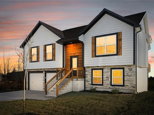 603 Colony Ave, East Lynne, MO 64743