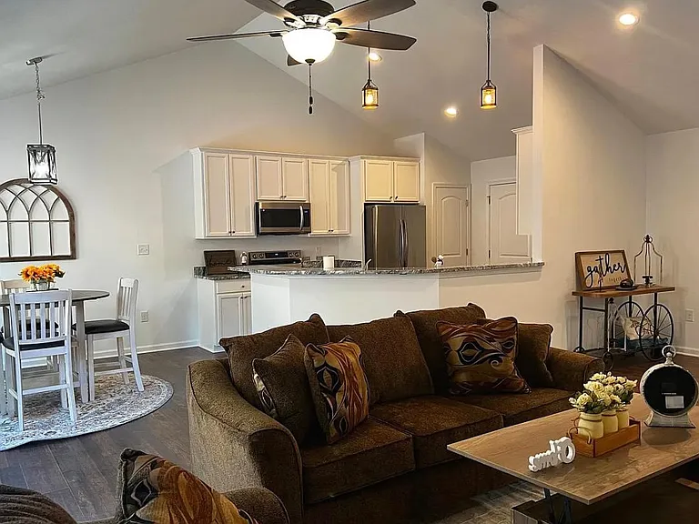 1200 Happy Ridge Dr — Photo 2