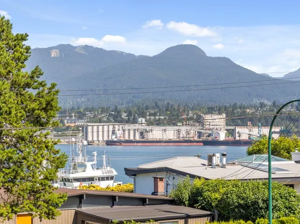 2336 Wall St #204, Vancouver, BC V5L 1B7