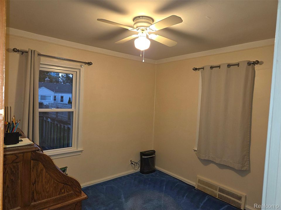 294 Charlevoix St, photo 17