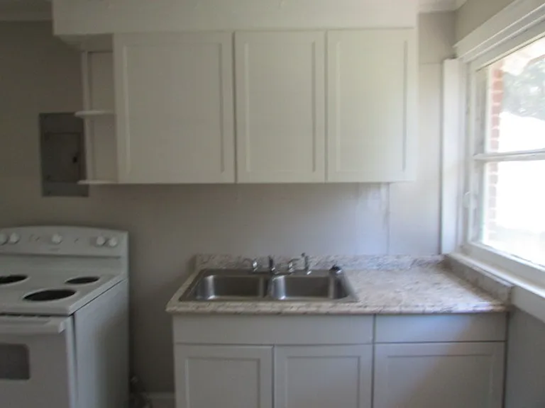 223 Highland Ave — Photo 4