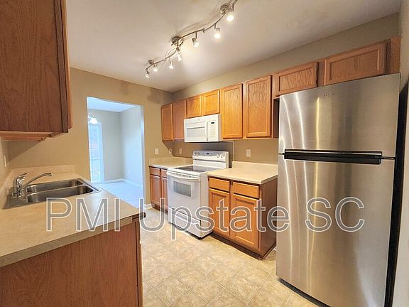 3rd image of 65 Greensboro Ct