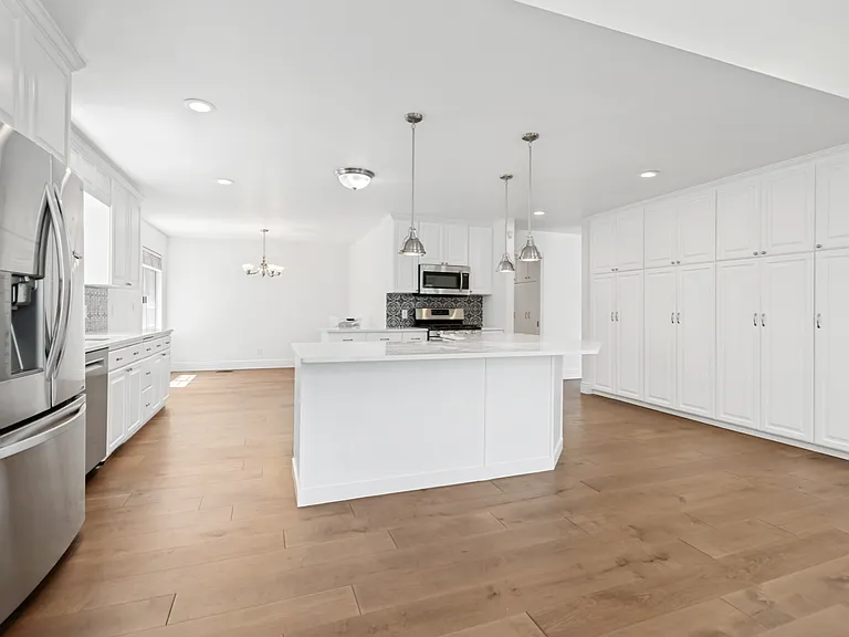 1241 Cambridge Ct — Photo 40